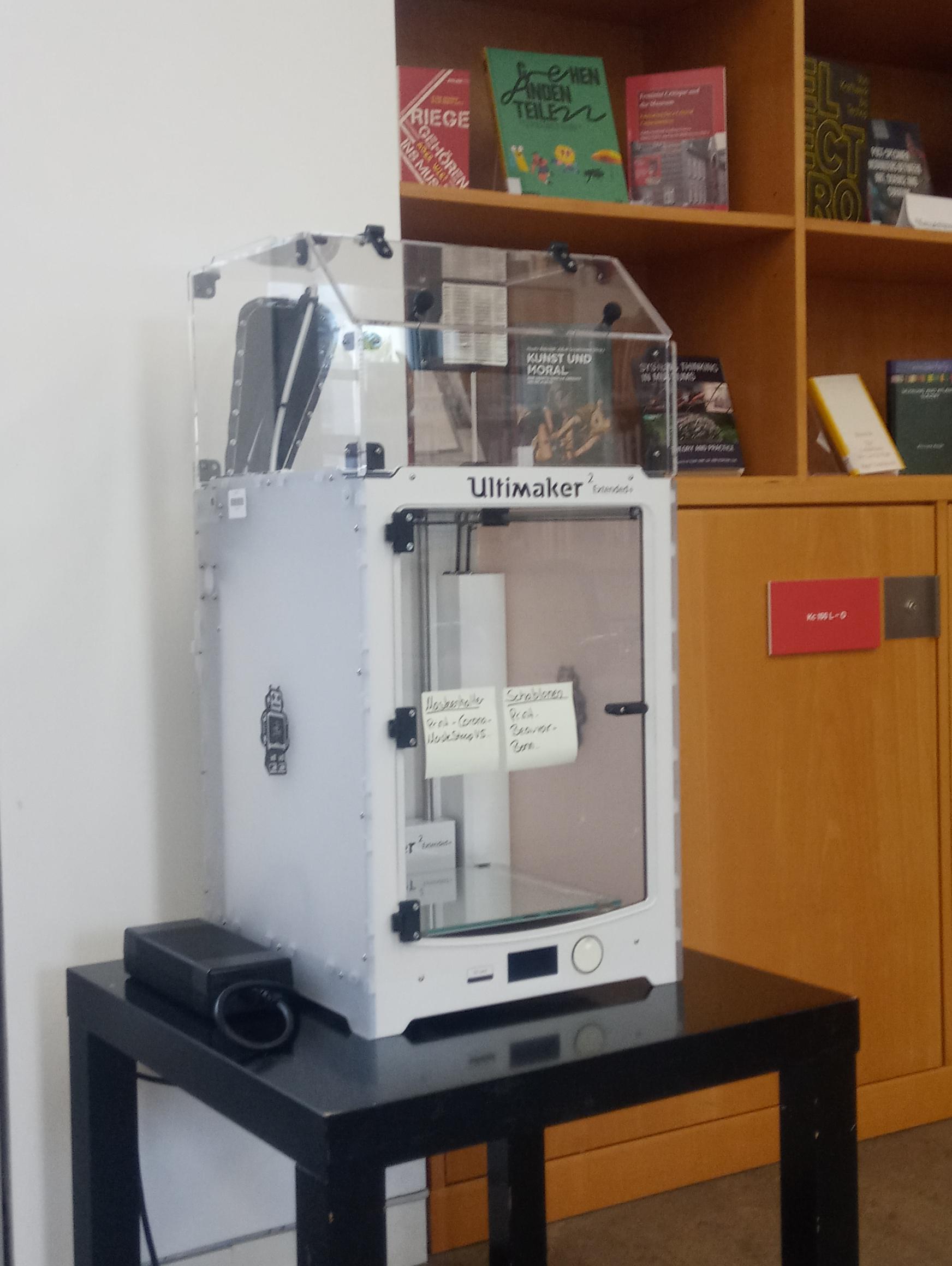 3-D Drucker in der Bibliothek der Bundeskunsthalle